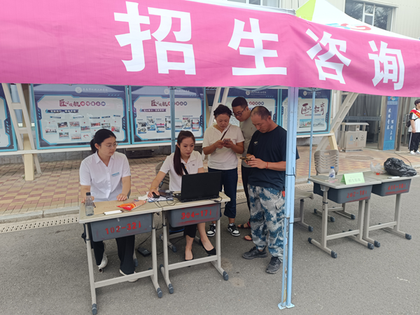 金风送爽迎新季,学子筑梦启新程--记长春市机械工业学校2025级新生报到